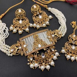 Brand new necklace set